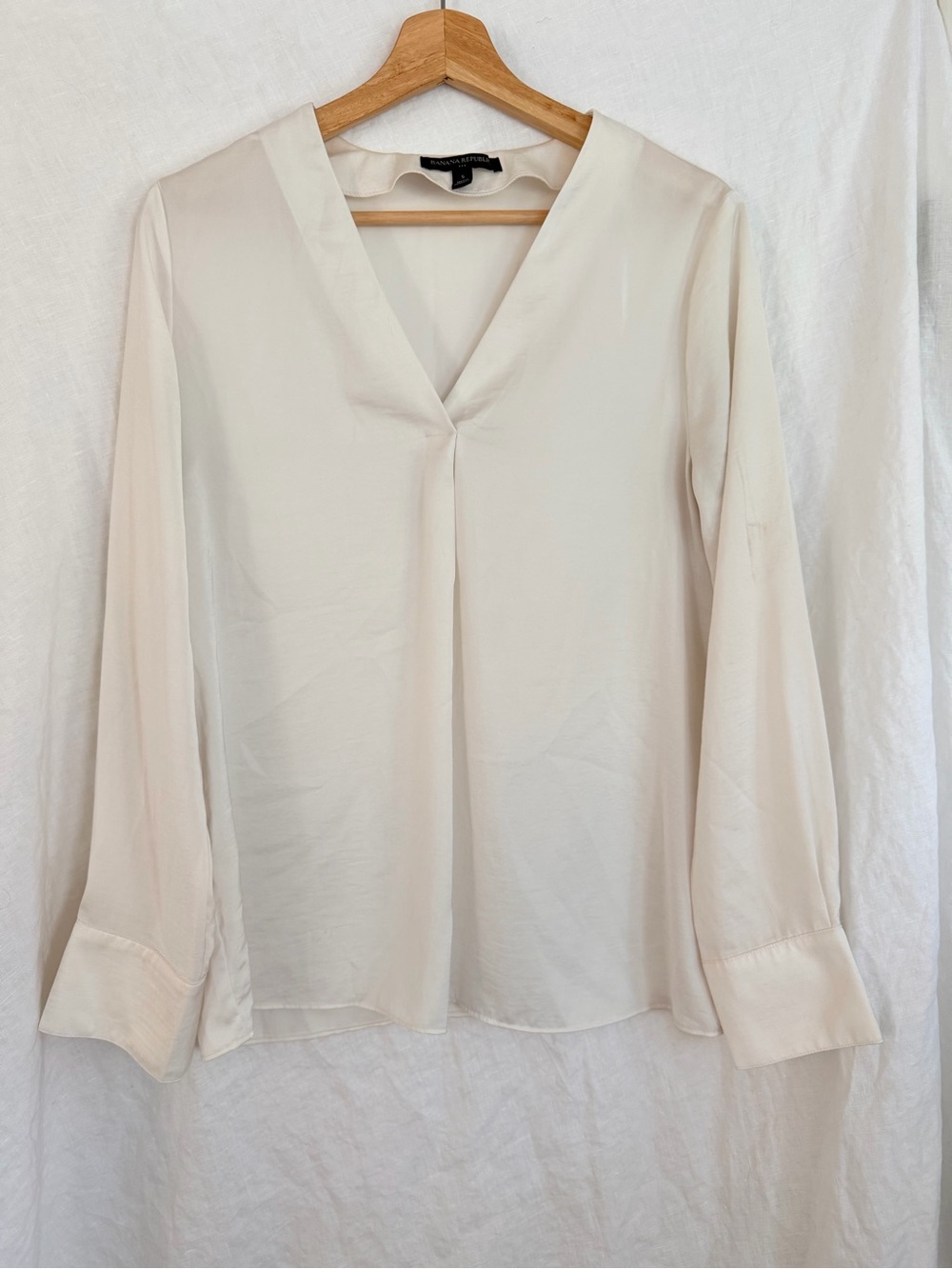 NWT Banana Republic's Pleat-Back Blouse Medium